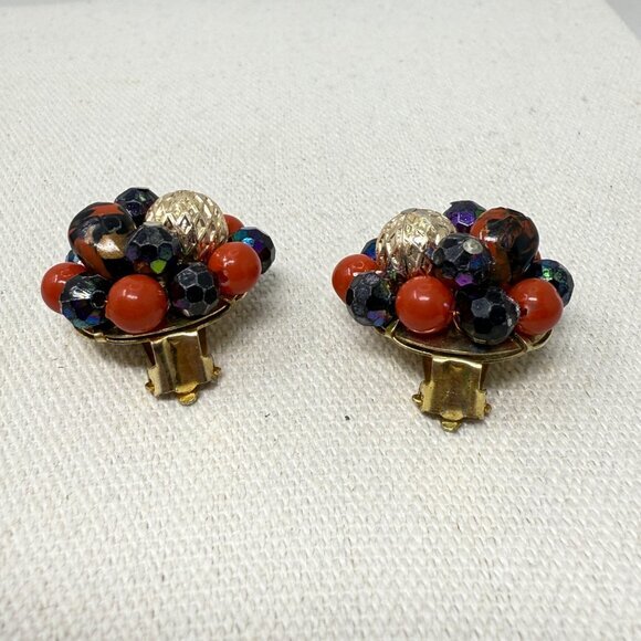 Vintage Cluster Bead Clip-On Earrings Red Black AB Retro Hong Kong Marked Kitchy - Picture 10 of 10